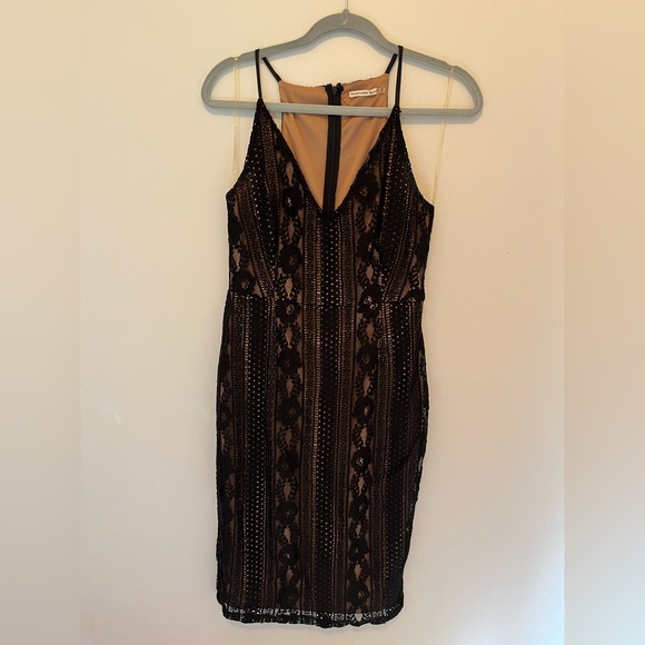 Black lace dress size medium. Fits small. - Picture 2 of 4